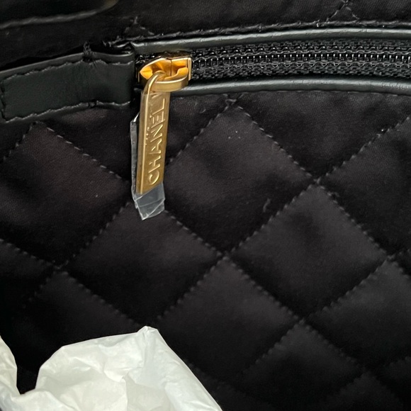 CHANEL 22B 22 Backpack Black Gold Hardware PRISTINE Full Set - Picture 6 of 15